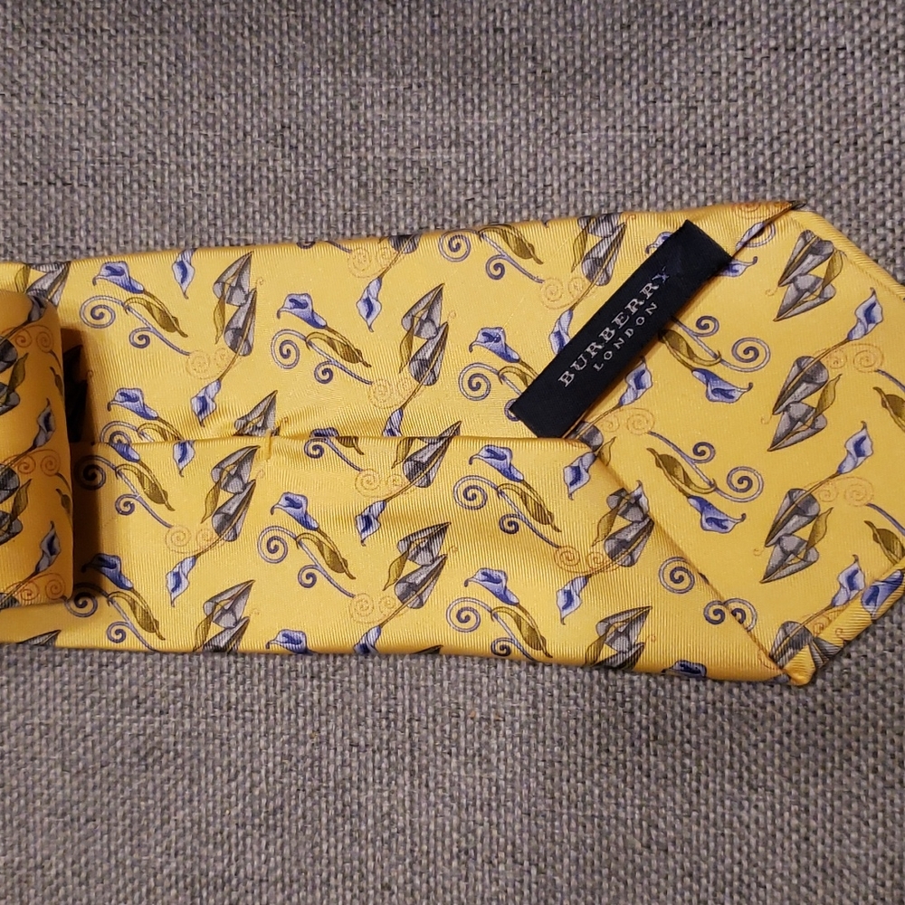 BURBERRY TIE - Picture 3 of 4
